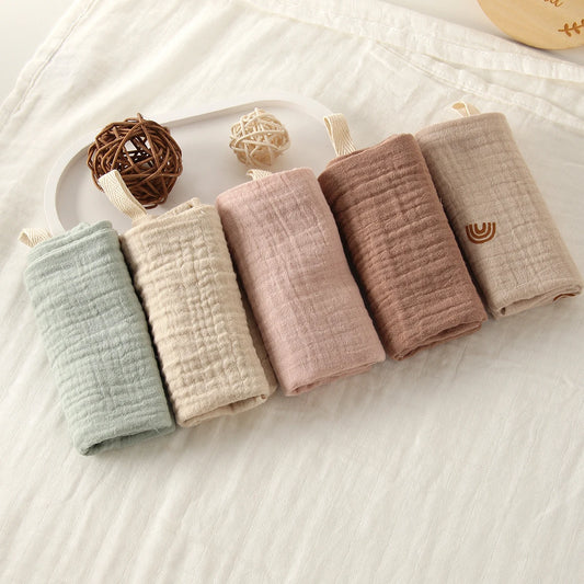 1. “Stack of 6-layer organic cotton baby washcloths in neutral colors”
2. “Soft and absorbent eco-friendly baby washcloths set”
3. “Close-up of breathable 100% cotton fabric texture”
4. “Baby towel used as a burp cloth on a newborn’s shoulder”
5. “Folded pure cotton baby wipes laid on a clean surface”