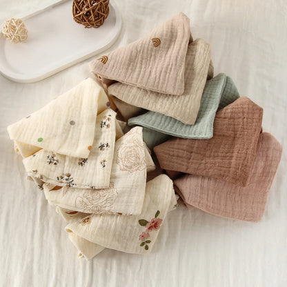 	1.	“Stack of 6-layer organic cotton baby washcloths in neutral colors”
	2.	“Soft and absorbent eco-friendly baby washcloths set”
	3.	“Close-up of breathable 100% cotton fabric texture”
	4.	“Baby towel used as a burp cloth on a newborn’s shoulder”
	5.	“Folded pure cotton baby wipes laid on a clean surface”