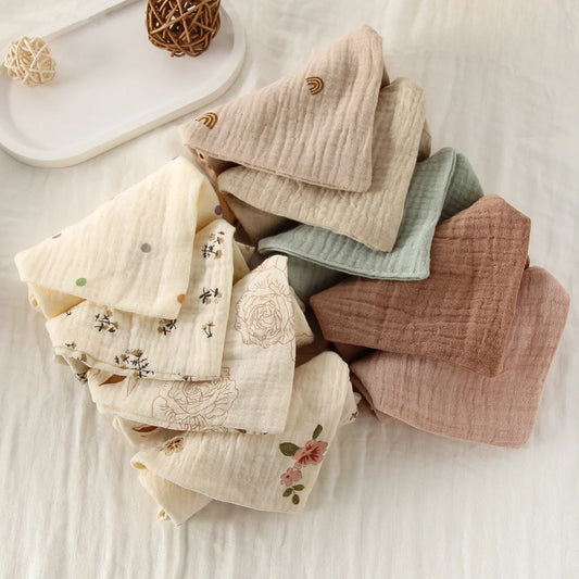 	1.	“Stack of 6-layer organic cotton baby washcloths in neutral colors”
	2.	“Soft and absorbent eco-friendly baby washcloths set”
	3.	“Close-up of breathable 100% cotton fabric texture”
	4.	“Baby towel used as a burp cloth on a newborn’s shoulder”
	5.	“Folded pure cotton baby wipes laid on a clean surface”